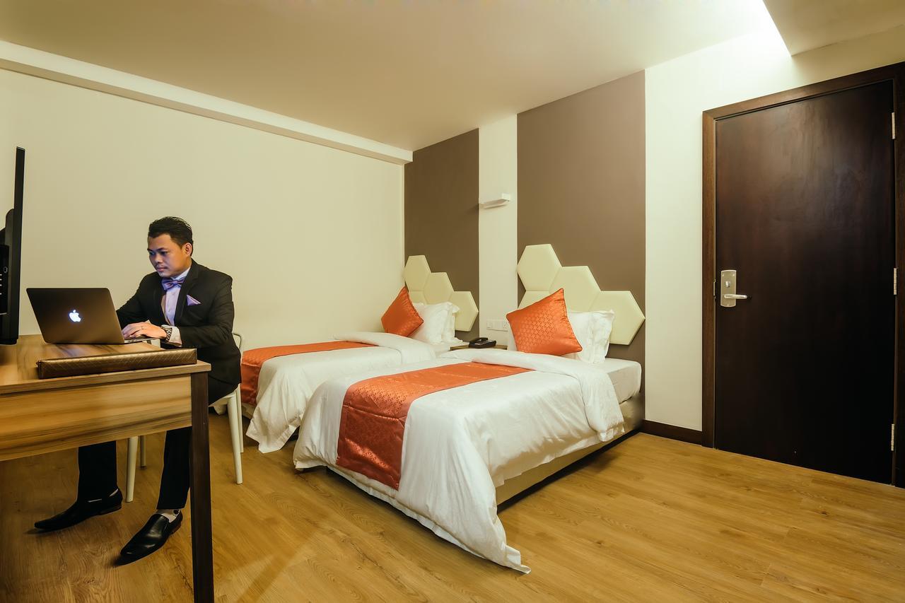 Memoire Hornbill Hotel Кучинг Экстерьер фото