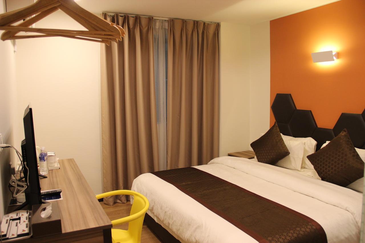 Memoire Hornbill Hotel Кучинг Экстерьер фото