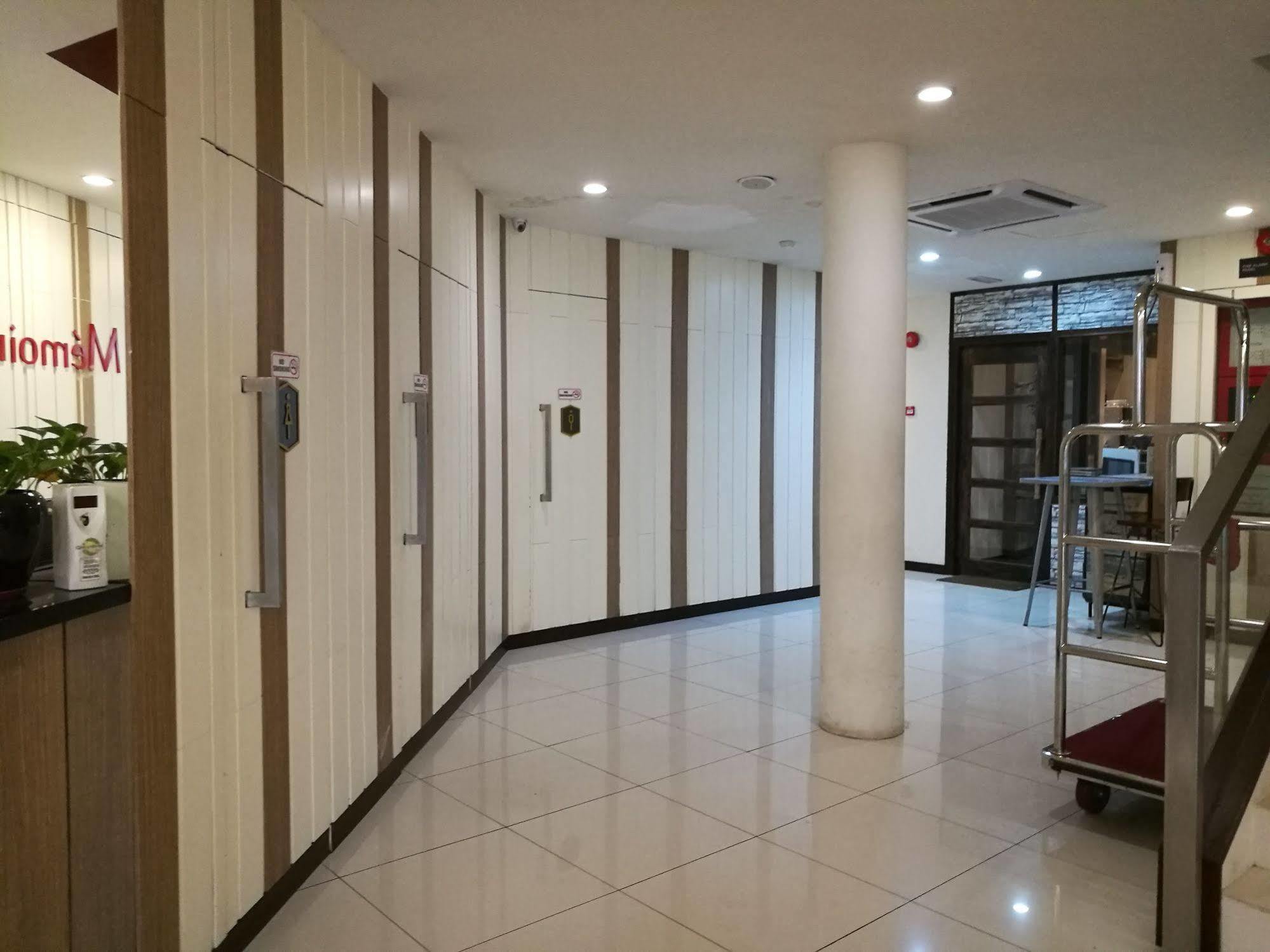 Memoire Hornbill Hotel Кучинг Экстерьер фото