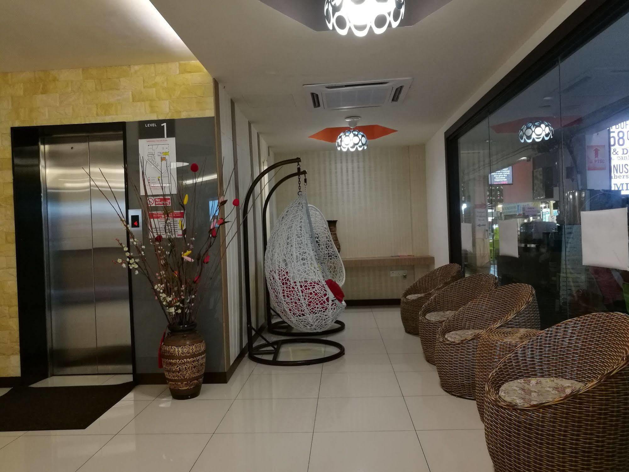 Memoire Hornbill Hotel Кучинг Экстерьер фото