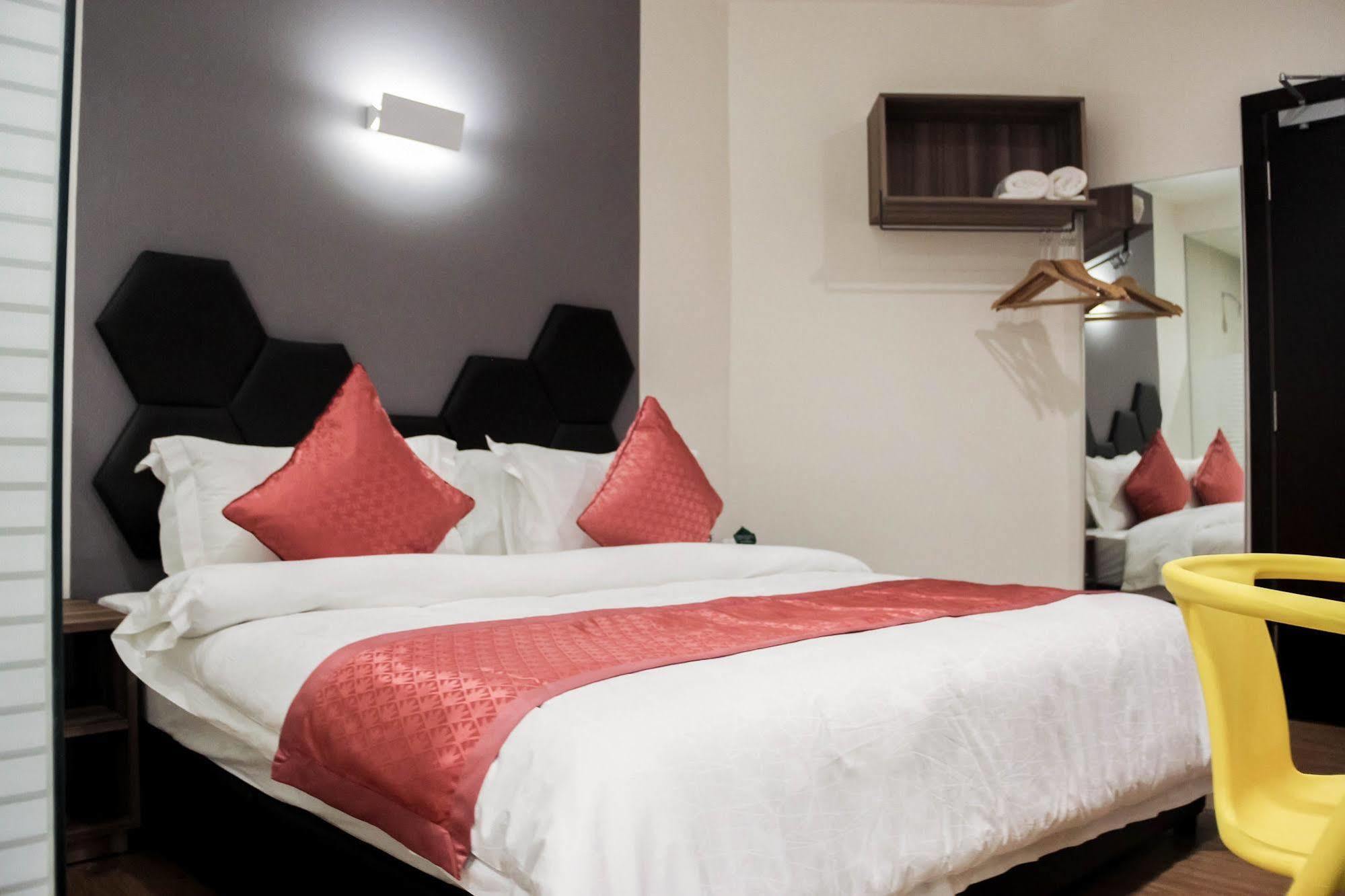 Memoire Hornbill Hotel Кучинг Экстерьер фото