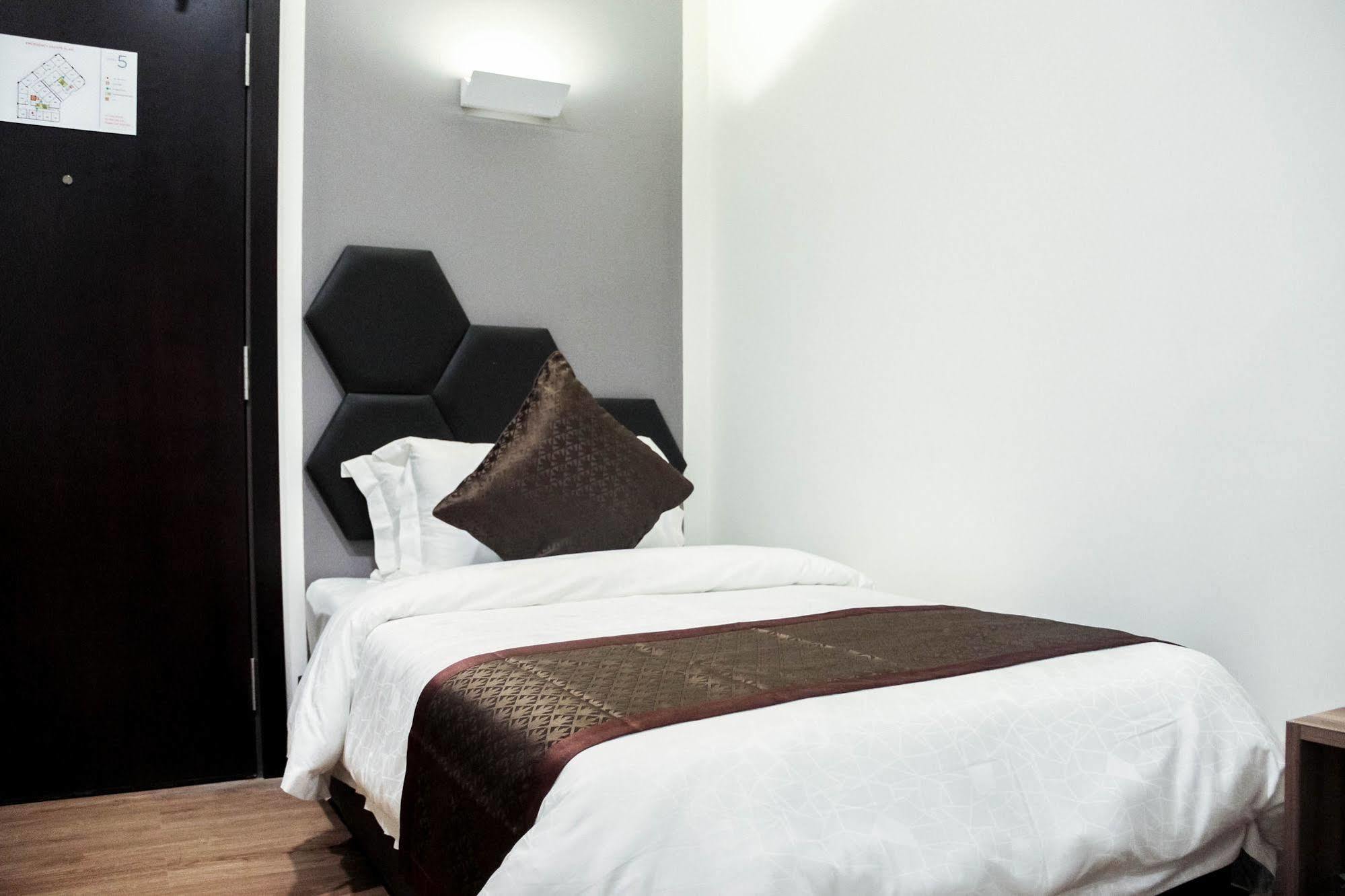 Memoire Hornbill Hotel Кучинг Экстерьер фото