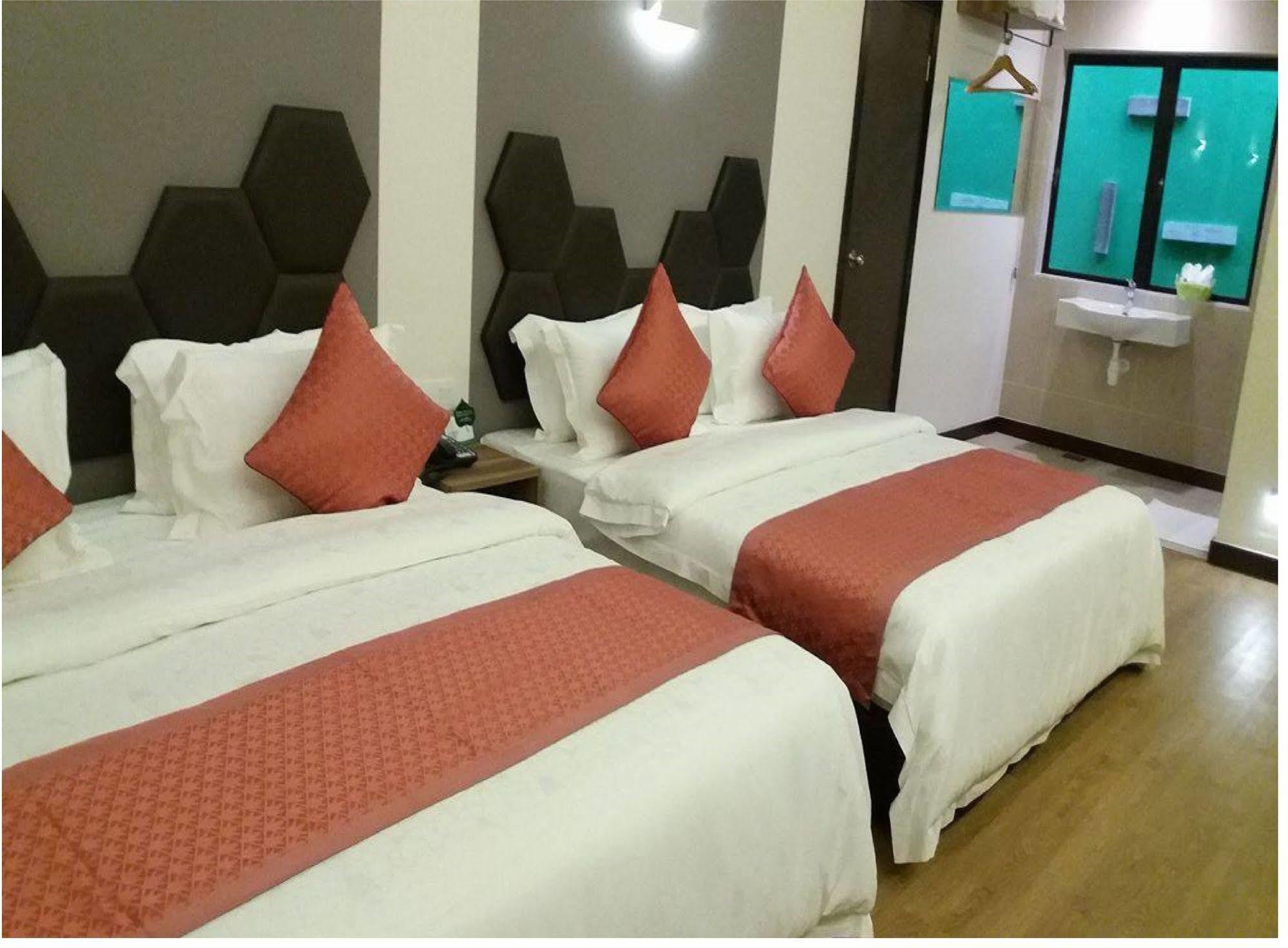 Memoire Hornbill Hotel Кучинг Экстерьер фото