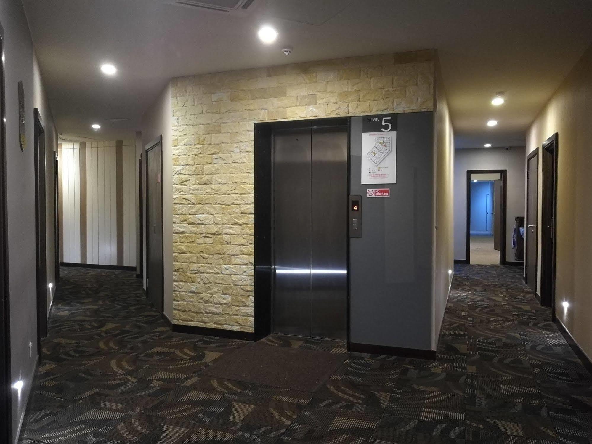 Memoire Hornbill Hotel Кучинг Экстерьер фото